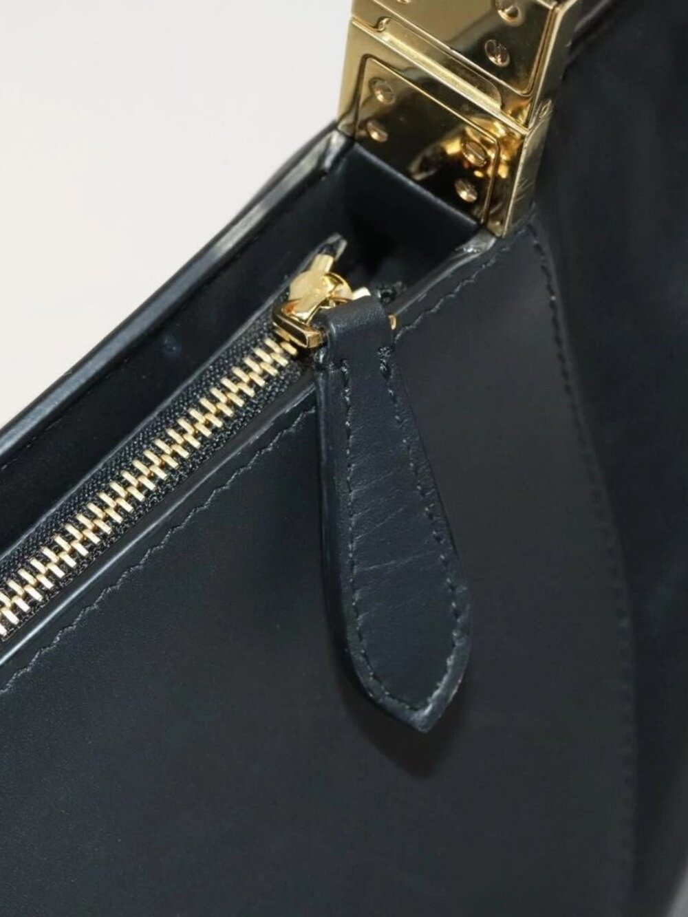 BURBERRY Shoulder Bag Leather Black Gold - Picture 11 of 16